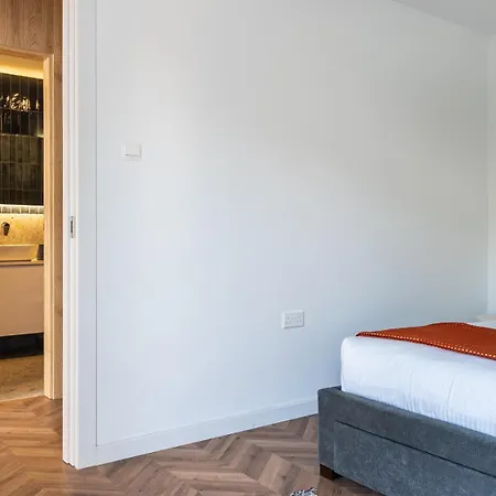Modern Luxury 2br|park View & Balcony Nikozja